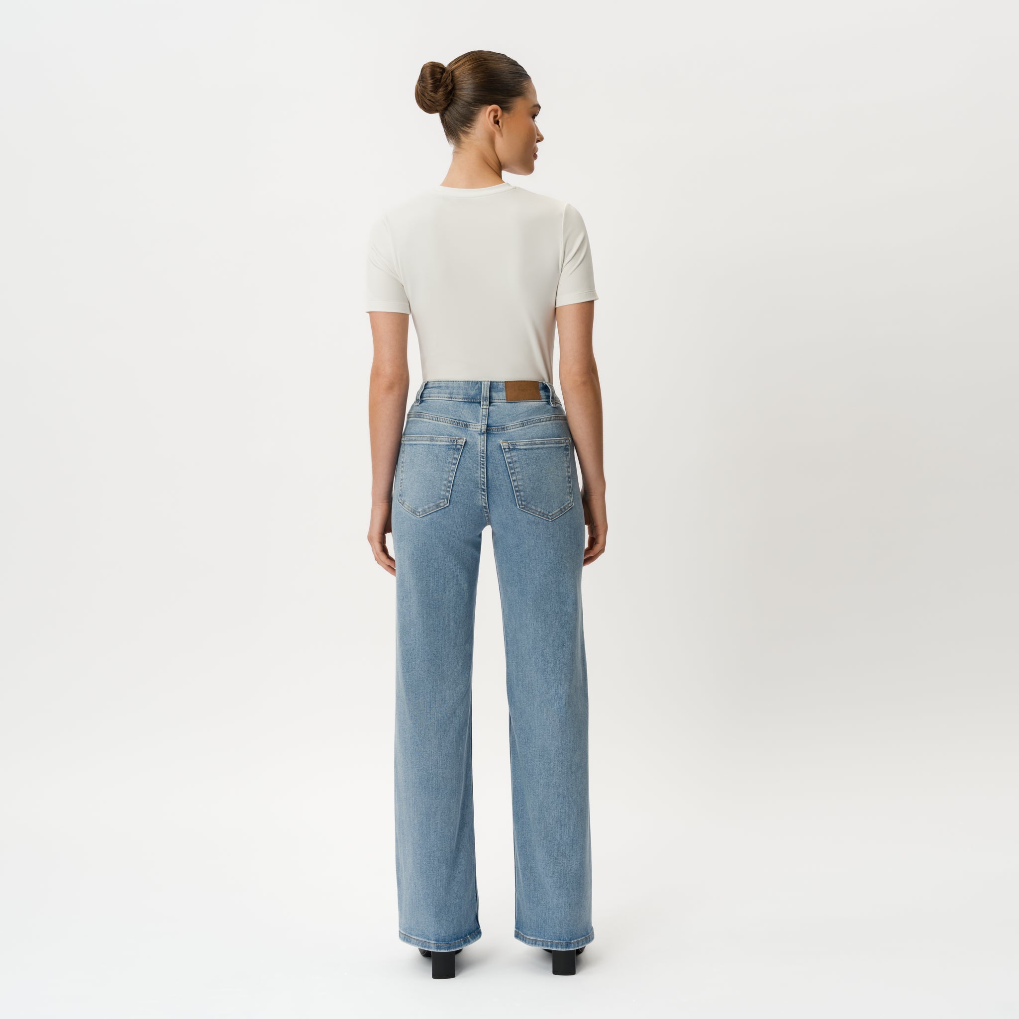 Relaxed ComfortDenim™ Jeans - Ninepine