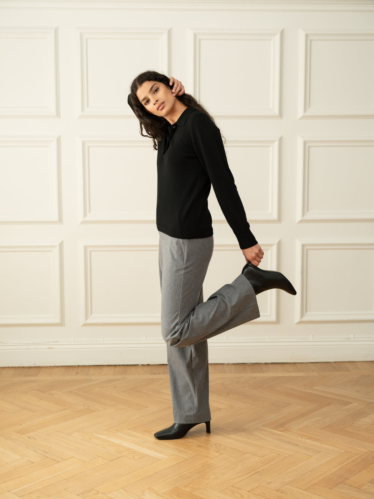 Woman wearing Ninepine Flannel Daily Pant in light grey.